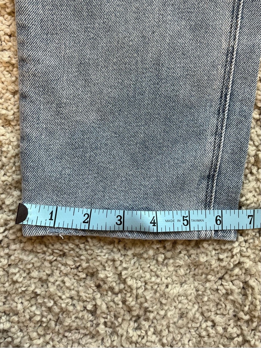 American Eagle High-Waisted Light Blue Mom Jeans - Picture 7 of 10